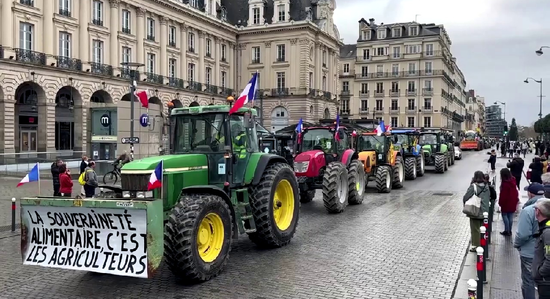 french farmers block roads' Protest Sparks Chaos and Violence